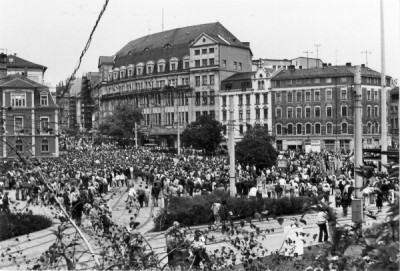 Von der Demo bis zur Einheit.